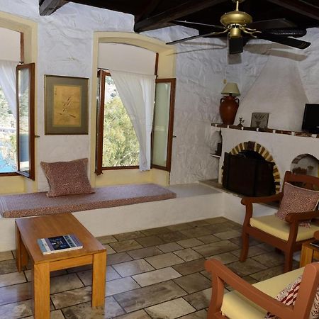 Villa Arbeli House à Mandraki  Extérieur photo